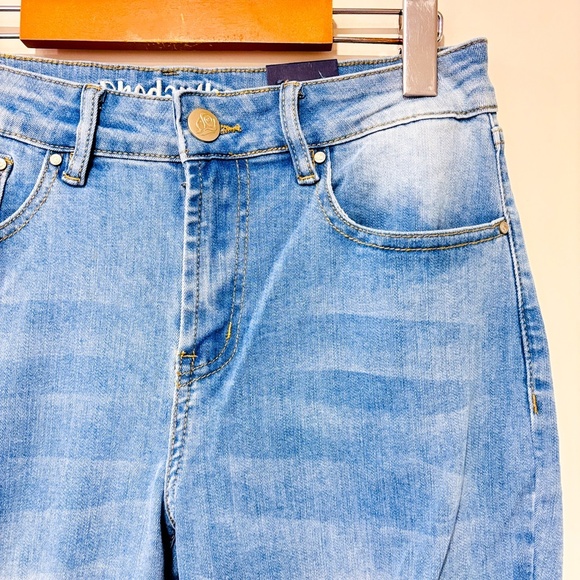 RHODANTHE Light wash distressed boyfriend jeans | Relaxed fit denim | Size 6 * - Picture 9 of 13